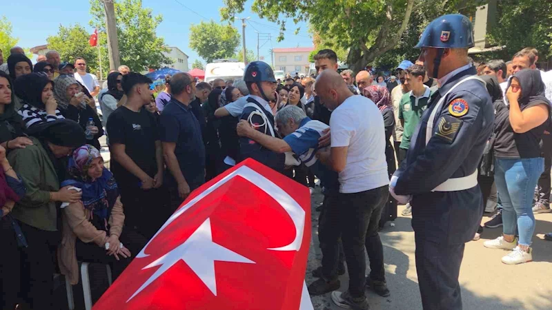 Kolon kanserine yenik düşen uzman jandarma son yolculuğuna uğurlandı
