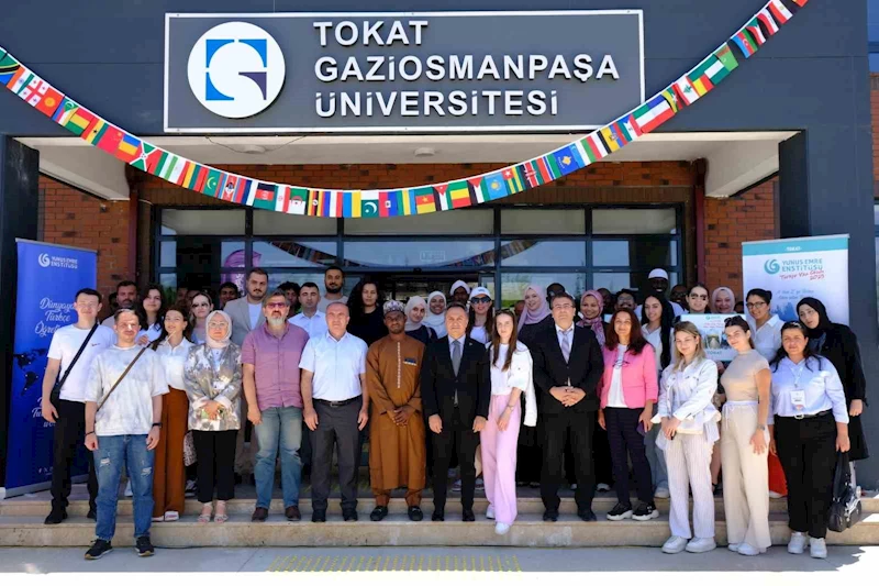 13 ülkeden 19 öğrenci Türkçe ve Türk kültürüyle buluştu
