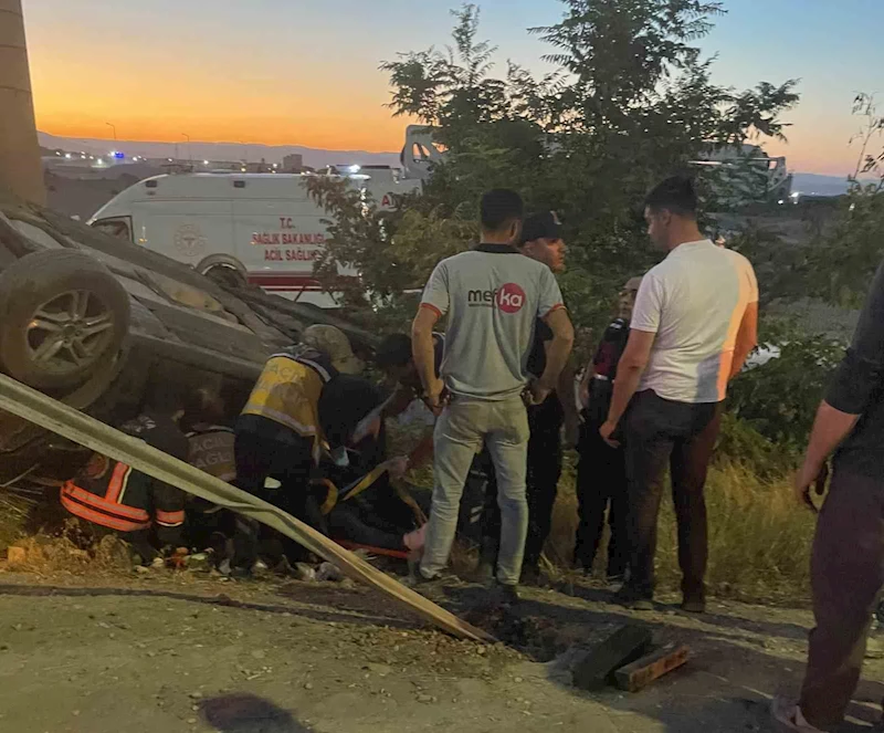 Kamyon ile otomobil çarpıştı: 2 yaralı
