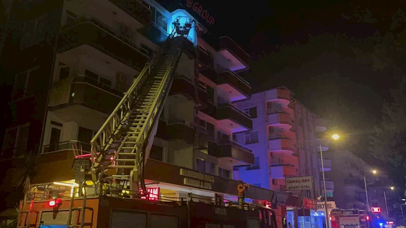 Alanya’da apart otelde yangın korkuttu
