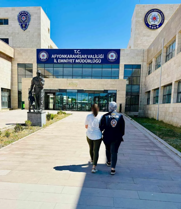 Dolandırıcılık suçundan aranan şahsı polis yakaladı
