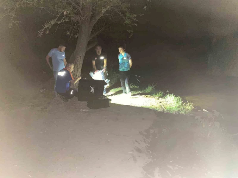 Ayvacık’ta dere kenarında kaybolan eski muhtar aranıyor
