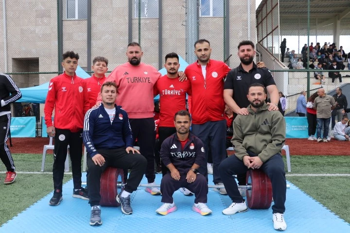 Şampiyon halterciler buluştu

