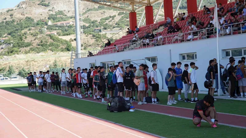 Isparta32spor seçmelerine ilk gün 300’e yakın genç katıldı
