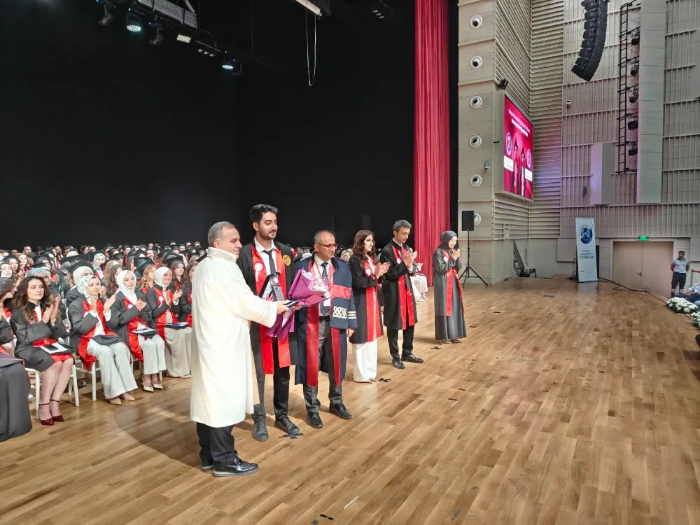 Erciyes Üniversitesi Tıp Fakültesi 51. dönem mezunlarını verdi