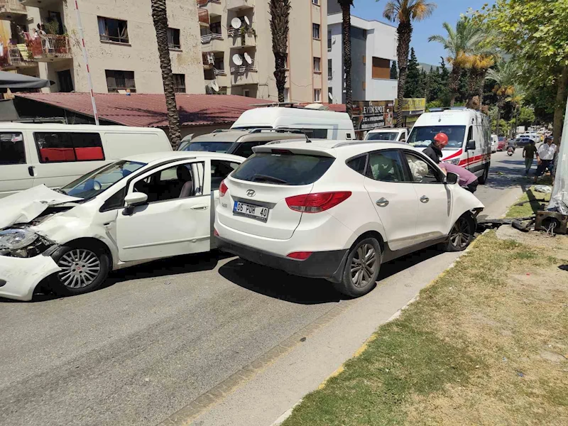 Kuşadası’nda freni tutmayan araç kazaya neden oldu: 5 yaralı
