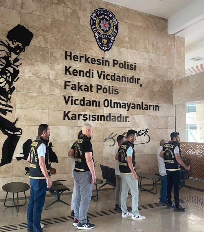 Tapuda sahte kimlikle satış girişimi: 4 kişi tutuklandı
