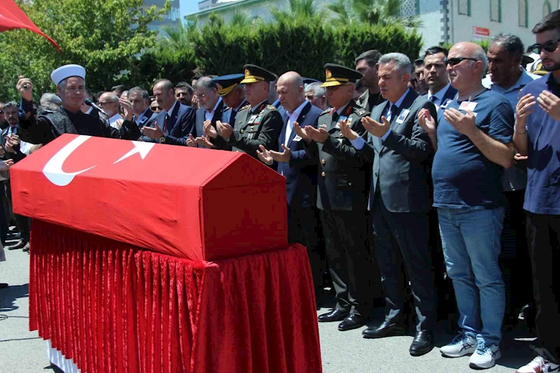 İzmir, Şehit Üsteğmen Ege Akar’ı dualarla son yolculuğuna uğurladı
