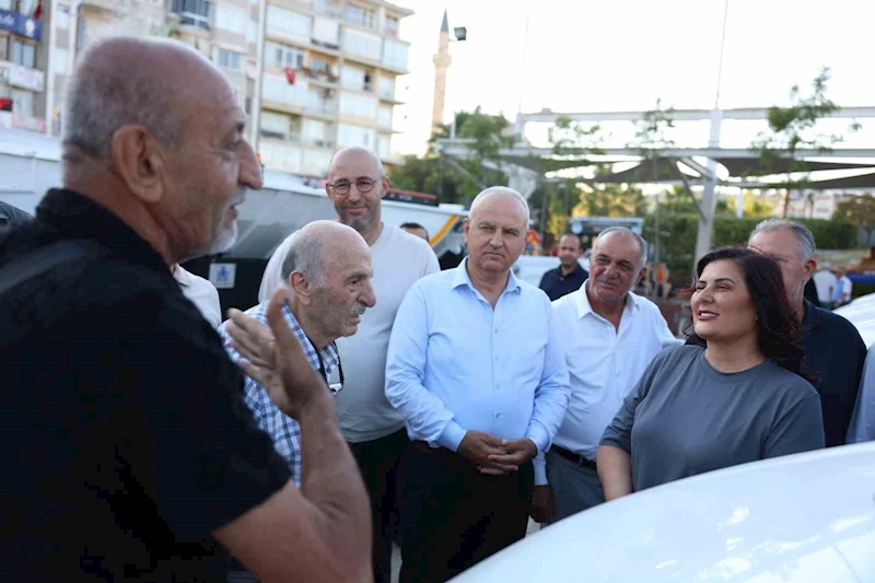 Belediyeye yeni alınan araçları gören yaşlı amcalar, Başkan Çerçioğlu’na böyle teşekkür etti

