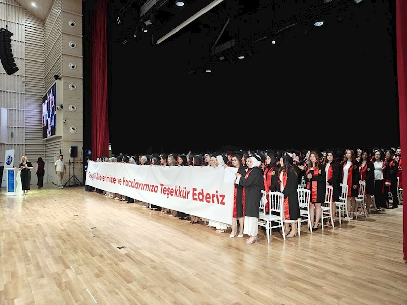 Erciyes Üniversitesi Tıp Fakültesi 51. dönem mezunlarını verdi
