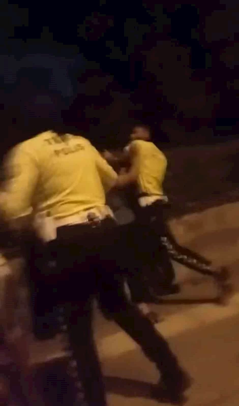 Ehliyetsiz sürücüye ceza kesildi, babası olay çıkardı
