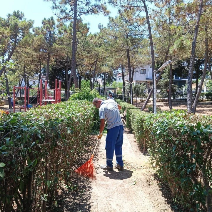 Silivri’de park, bahçe ve yeşil alanlarda bakım çalışmaları sürüyor
