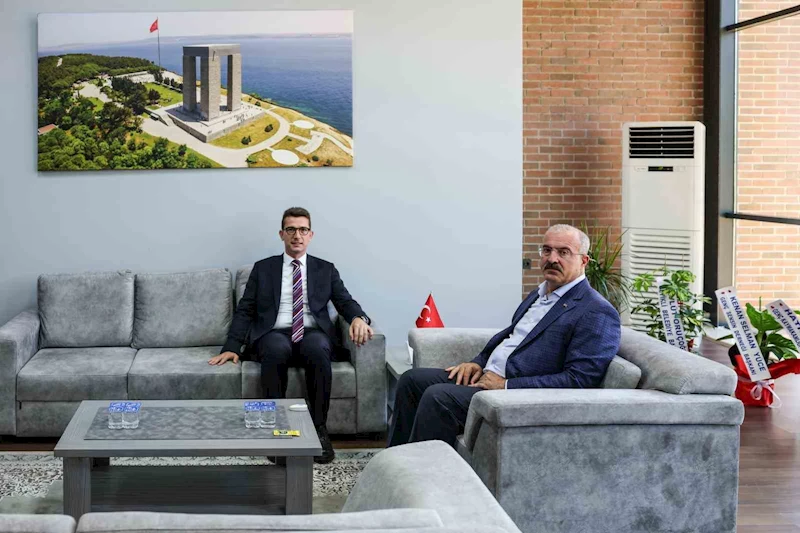 Çanakkale Valisi Toraman, Ezine Kaymakamı Kaptanoğlu ile bir araya geldi
