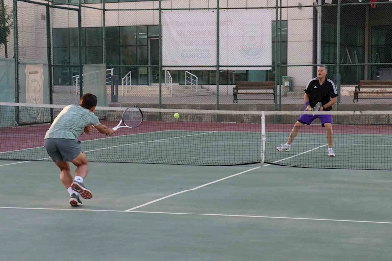15 Temmuz Demokrasi ve Zafer Bayramı Tenis Turnuvası başladı
