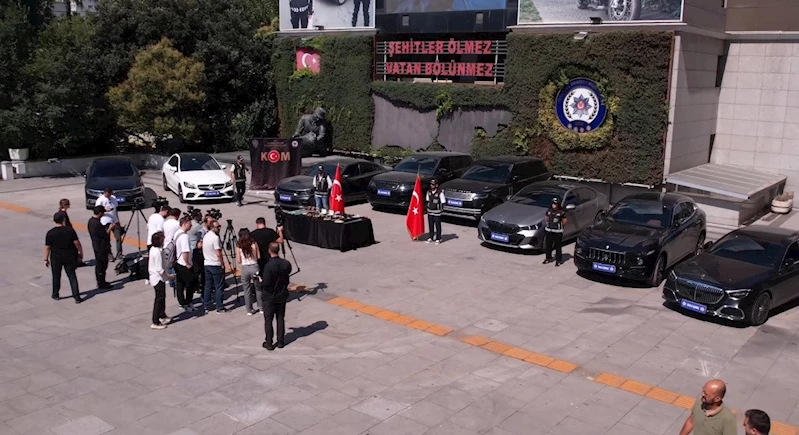 POS cihazlarıyla para aklama operasyonunda ele geçirilen lüks araçlar emniyette sergilendi
