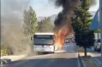 İzmir’de belediye otobüsü alev alev yandı: Yolcular canını zor kurtardı
