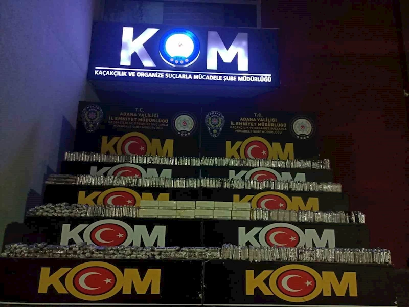 Otobüs zeminine zulalanmış 990 kaçak elektronik sigara ele geçirildi
