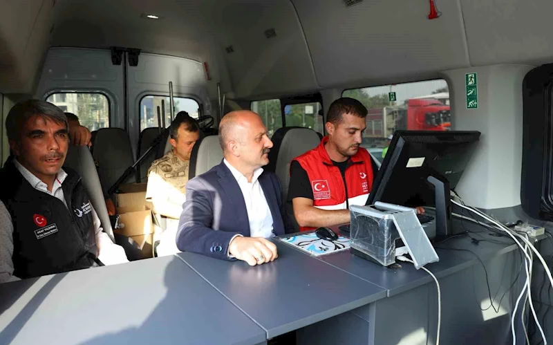 Vali Varol, mobil göç noktası araçlarını inceledi
