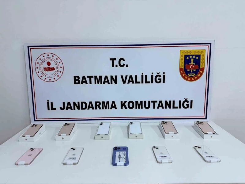 Batman’da takibe alınan şahsın üzerinde bir milyon değerinde kaçak cep telefonu ele geçirildi
