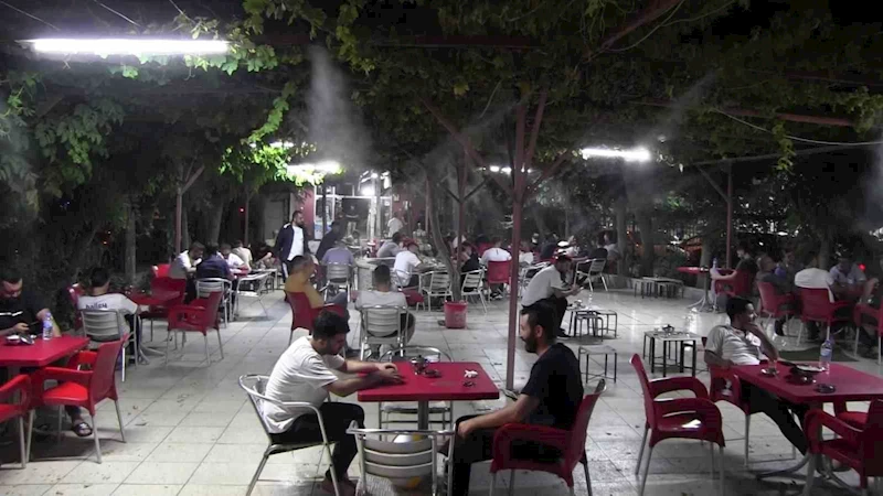 Siirt’te kavurucu sıcaklar hayatı geceye taşıdı

