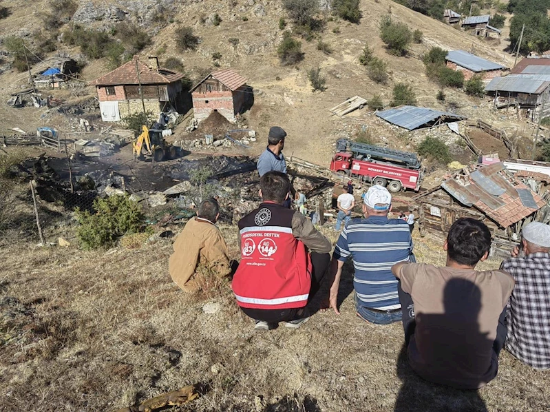 Sinop’ta yangın mağduru aileye psikososyal destek
