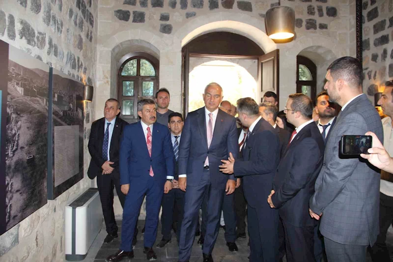 Bakan Ersoy Cizre’de incelemelerde bulundu
