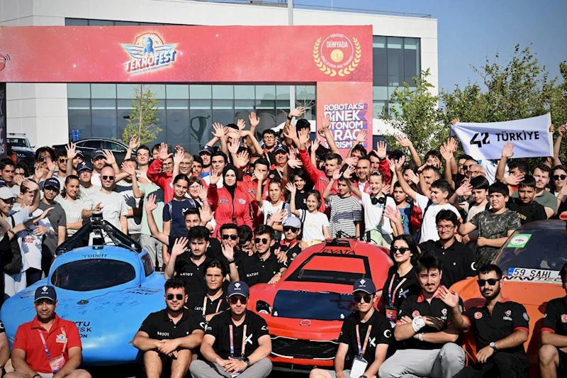 Bakan Kacır’dan TEKNOFEST’e 7’den 77’ye davet: 