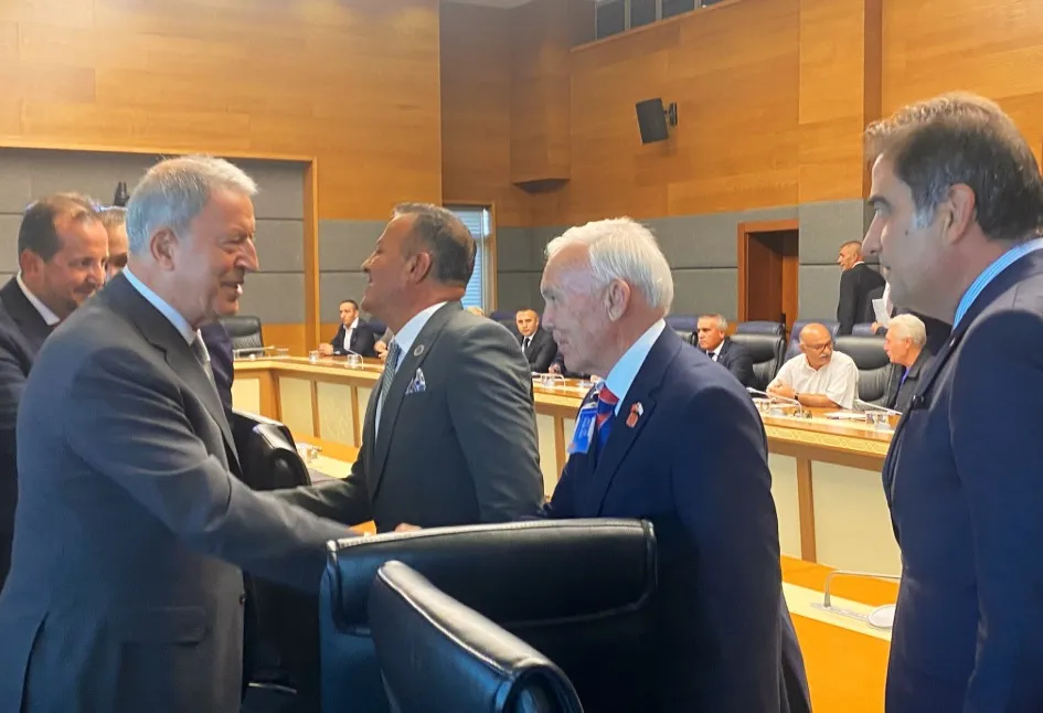 Hulusi Akar, şehit aileleri ve gaziler ile buluştu