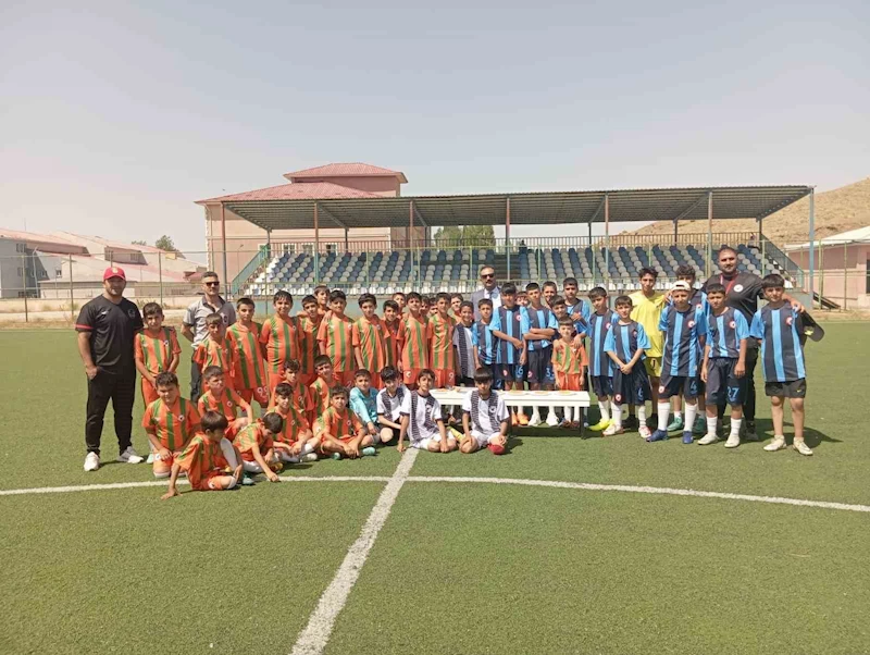 Müdür Aksoy’dan minik sporculara ziyaret
