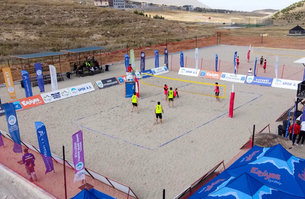 Erciyes’te en havalı voleybol turnuvası başladı