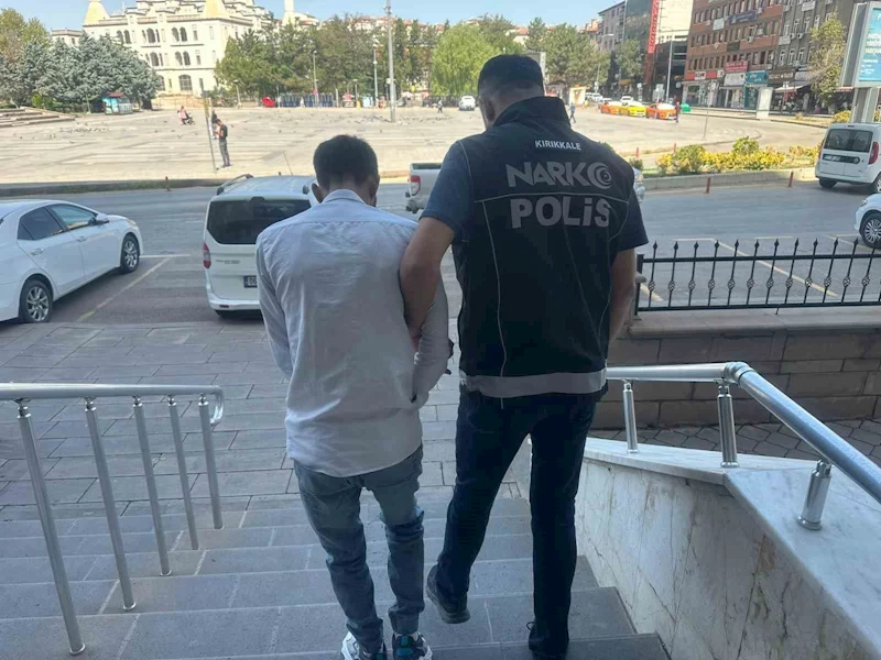 Uyuşturucu suçundan aranan 2 firari hükümlü yakalandı
