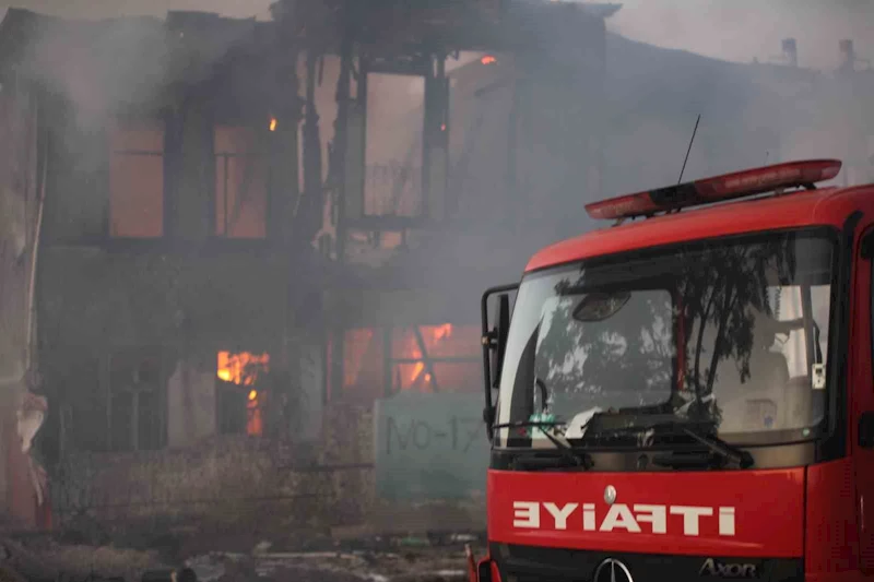 Konya’da metruk binada yangın
