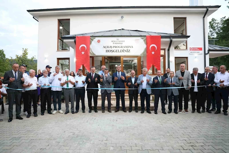 Depremde yıkılan caminin yerine yenisi yapıldı
