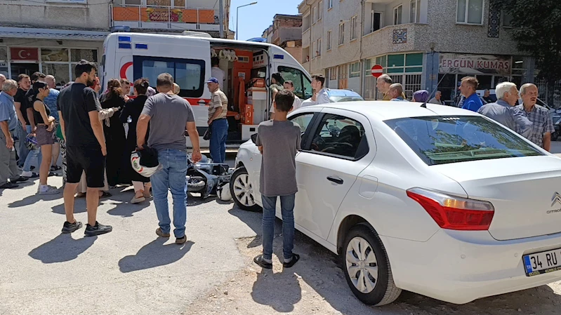 Motosiklet ile otomobil kafa kafaya çarpıştı
