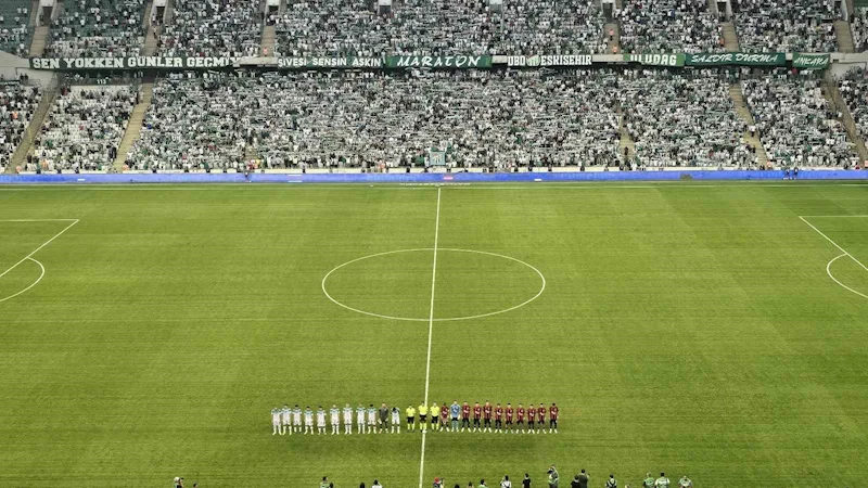 Bursaspor Eskişehirspor maçında orman şehitleri anıldı

