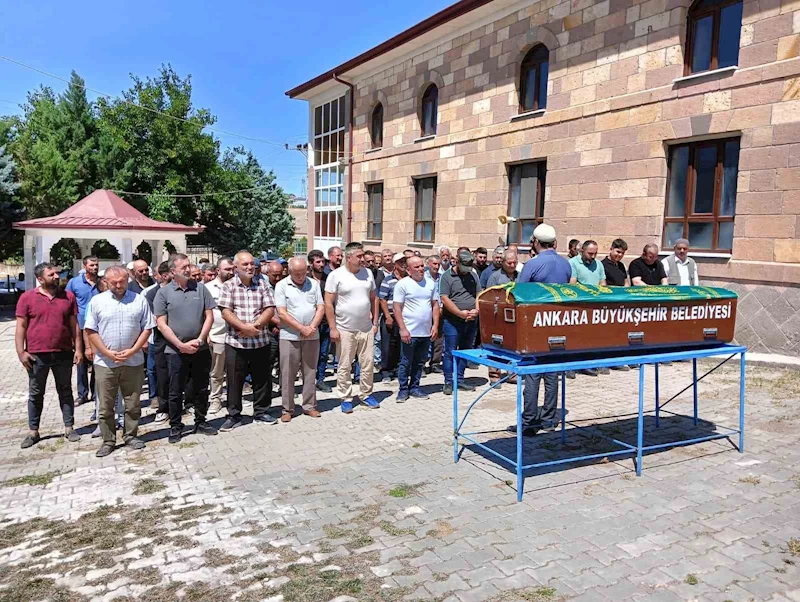Gölde boğulan kuzenini kurtarmaya çalışırken vefat eden adam son yolcuğuna uğurlandı
