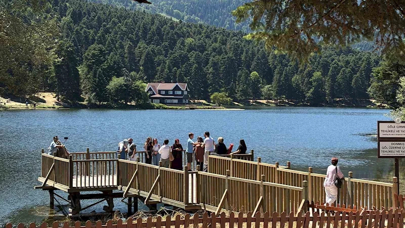 Sıcak havadan bunalan vatandaşlar soluğu Gölcük Tabiat Parkı’nda aldı
