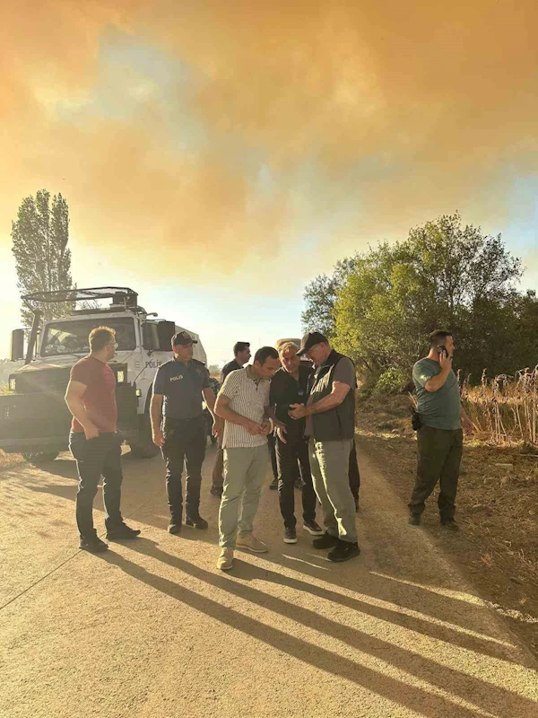 Çanakkale Valisi Toraman yangın bölgesinde yürütülen çalışmaları yakından takip etti
