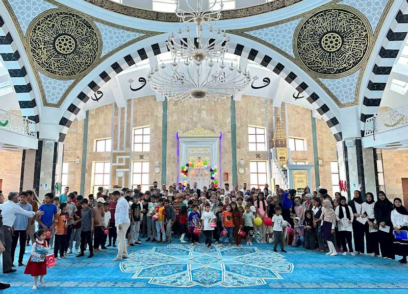 Çaldıran’da Yaz Kur’an Kursları sona erdi: Başarılı öğrencilere ödüllerini kaymakam ve müftü takdim etti
