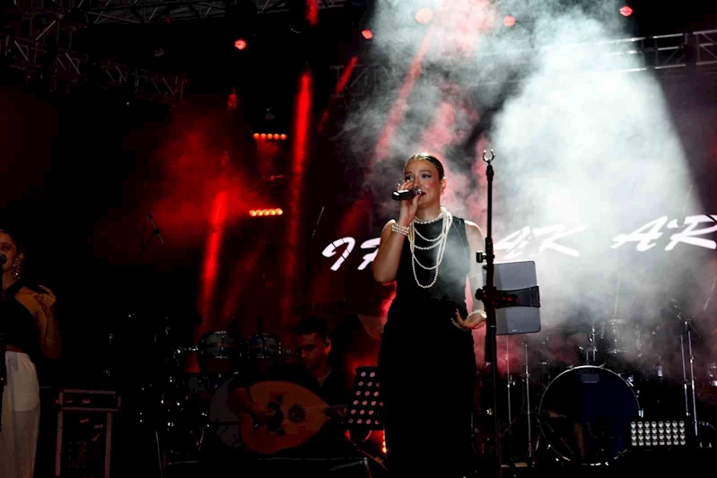Uluslararası Kültür ve Sarımsak Festivali finali Irmak Arıcı ve Buray konseriyle yaptı
