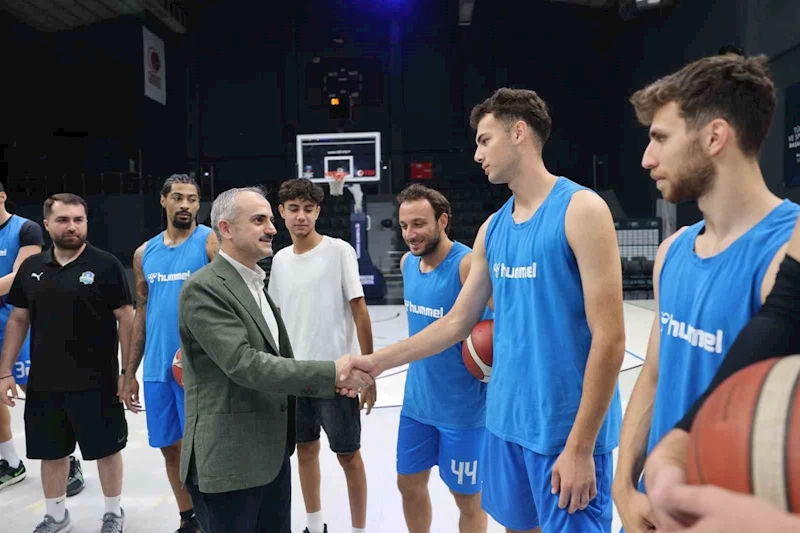 Başkan Çiftçi’den, basketbol takımına sezon öncesi ziyaret
