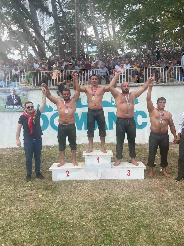 Sakarya Büyükşehir’in pehlivanı Kütahya’da kürsüye çıktı
