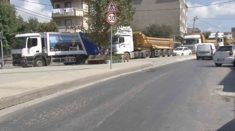 Arnavutköy’de satırlı dehşet: Vatandaşlara saldırmaya çalışan şahıs yakalandı
