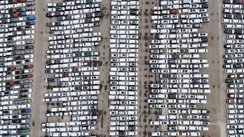 Haydarpaşa Limanı’nda binlerce ithal sıfır araç havadan görüntülendi
