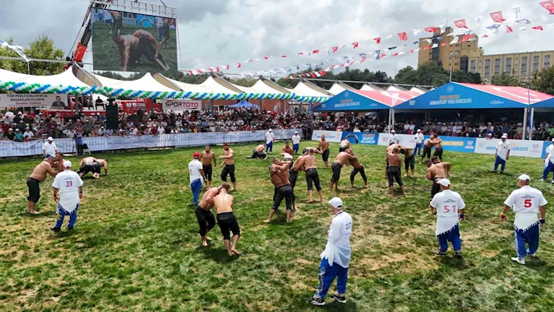 Ata sporunun kalbi Arnavutköy’de attı: İstanbul’un Kırkpınar’ı binlerce güreşseveri buluşturdu
