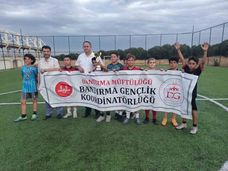Bandırma’da yaz Kur’an kursları futbol turnuvası tamamlandı

