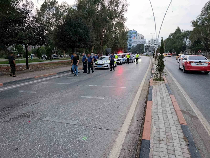 Refüje ve direğe çarpan motosikletli hayatını kaybetti
