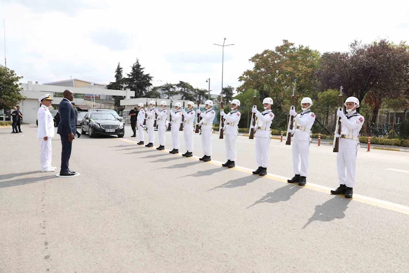 Gabon Cumhurbaşkanı Nguema, İstanbul Tersanesi Komutanlığı’nı ziyaret etti
