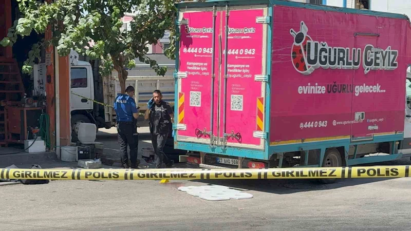 Geri manevra yapan kamyonetin altında kalan çocuk hayatını kaybetti
