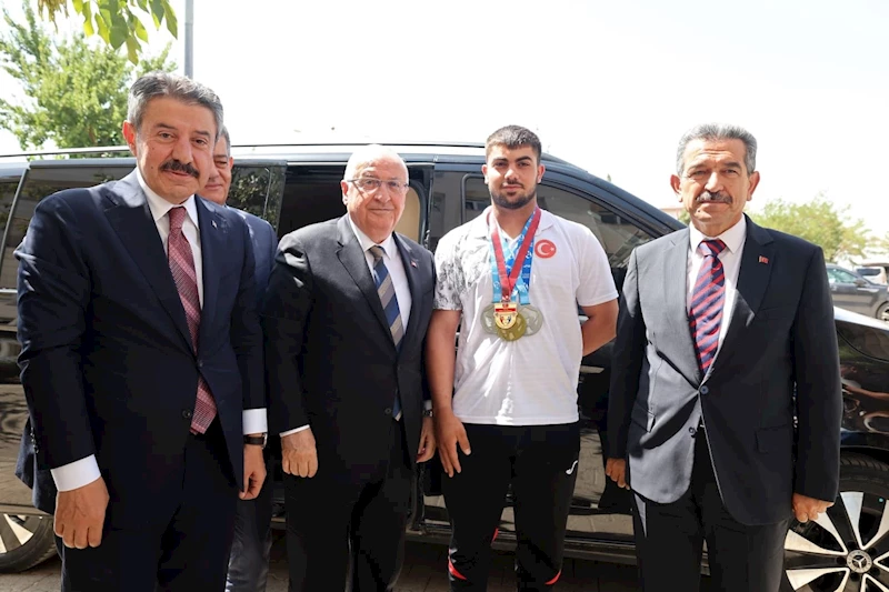 Millî Savunma Bakanı Güler, Şırnak’ta denetim ve incelemelerde bulundu
